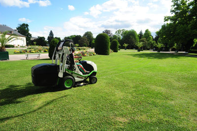 Tondeuse autoportée ETESIA modèle BUFFALO 100 éjection 180 plateau de coupe 100cm