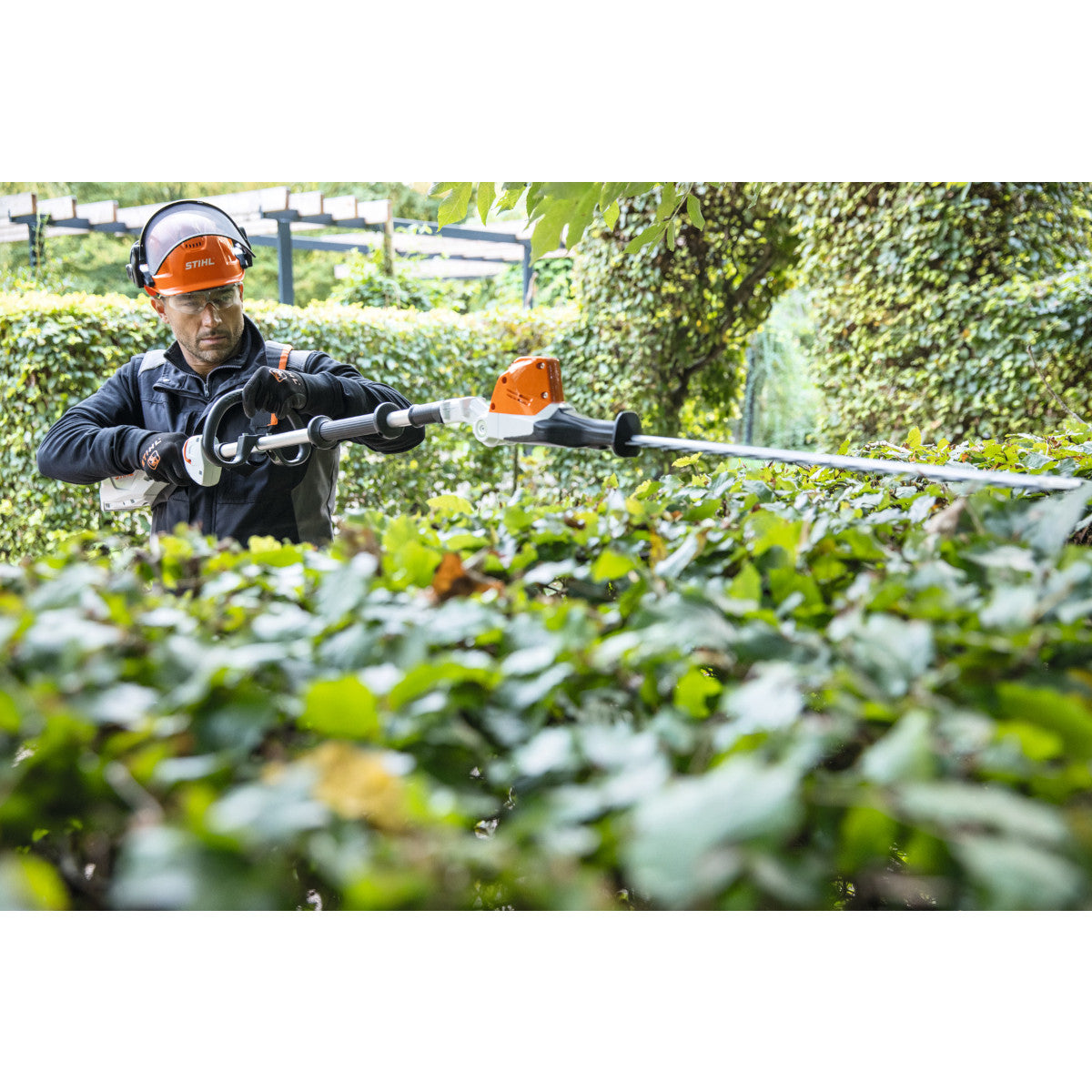 Taille-haie sur perche à batterie STIHL HLA66