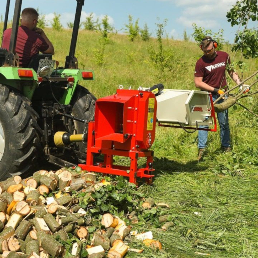 homes utilisant broyeur sur tracteur arpal am120tr