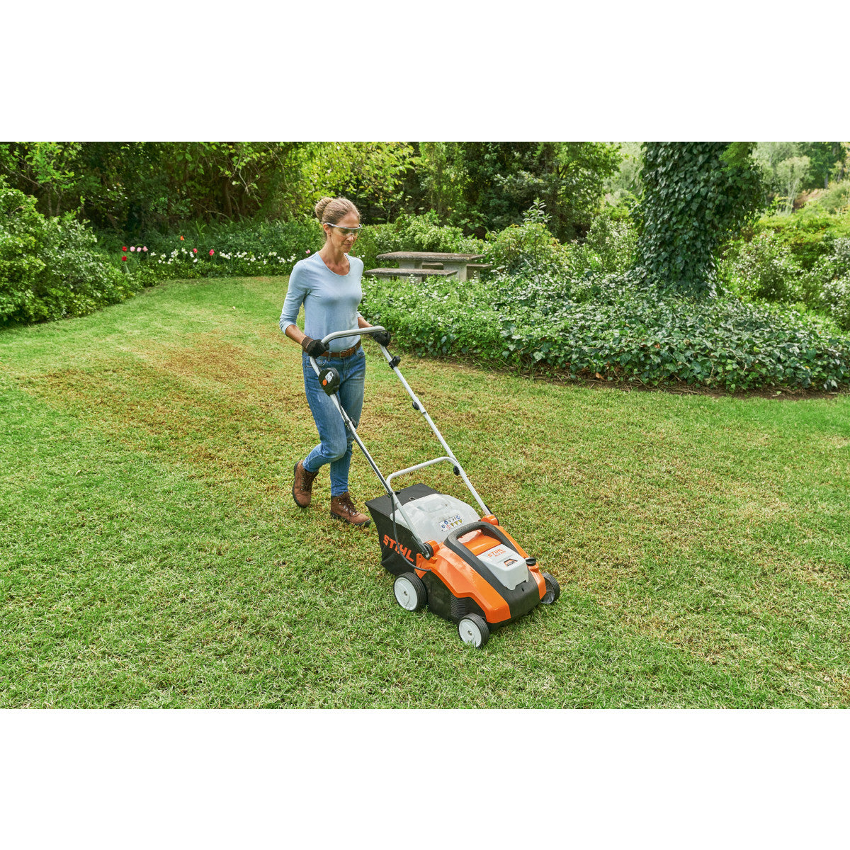 Rle 240 lawn deals scarifier